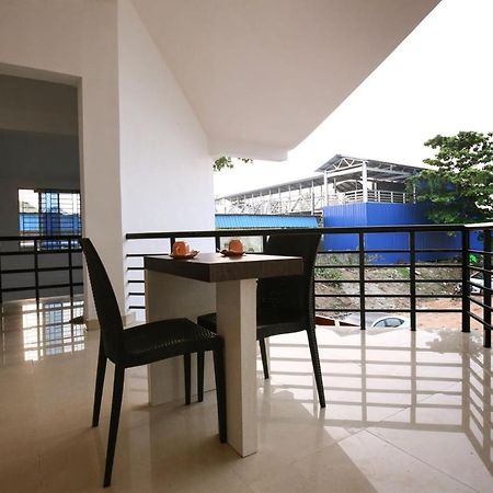 Hotel Railview Residency à Alappuzha Extérieur photo