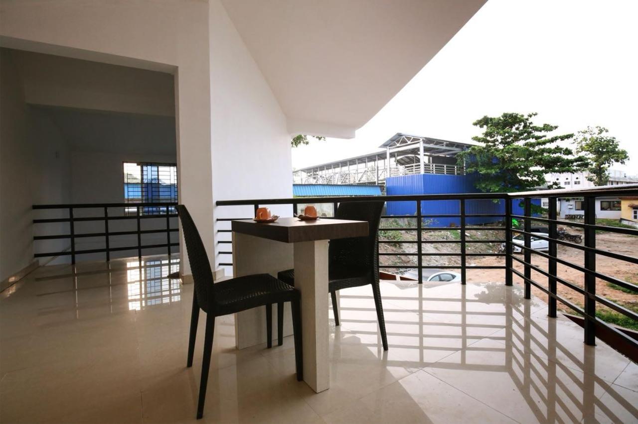 Hotel Railview Residency à Alappuzha Extérieur photo